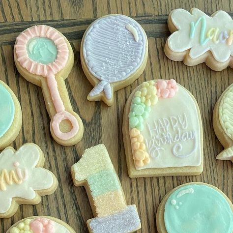 Bubble Cookies Decorated, Bubbles Balloons, Buttercream Cookies, First Birthday Cookies, Balloon Cookies, Theme Cookies, Bubble Birthday, Birthday Cookie, Sarah B