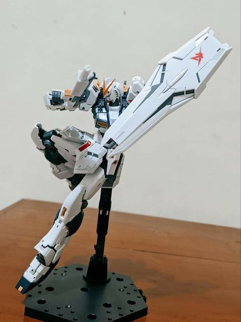 Gunpla Pose, Gundam Pose, Gundam Wing Zero, Gundam Tutorial, Nu Gundam, Gundam Toys, Japanese Robot, Cool Minecraft Creations, Action Pose Reference