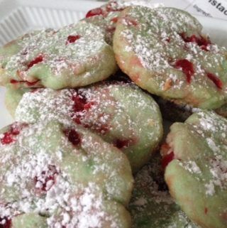 Pistachio Cherry Meltaway Cookies – My Recipe Reviews Meltaway Cookies Recipe, Xmas Cookies Recipes, Colorful Cookies, Meltaway Cookies, The Girl Who Ate Everything, Pistachio Cookies, Cherry Cookies, Cookie Recipes Unique, Pistachio Pudding