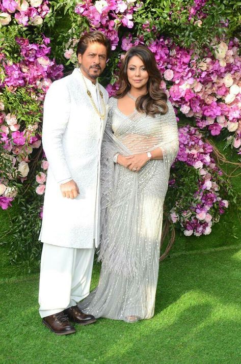 King Khan and Queen Gauri Khan at #AkashAmbaniWedding Sherwani With Salwar Men, Shahrukh Khan Gauri Khan, Shahrukh Khan In Sherwani, Srk Sherwani, Shahrukh Khan Sherwani, Gouri Khan, Srk Gauri, Sherwani Design, Shloka Mehta