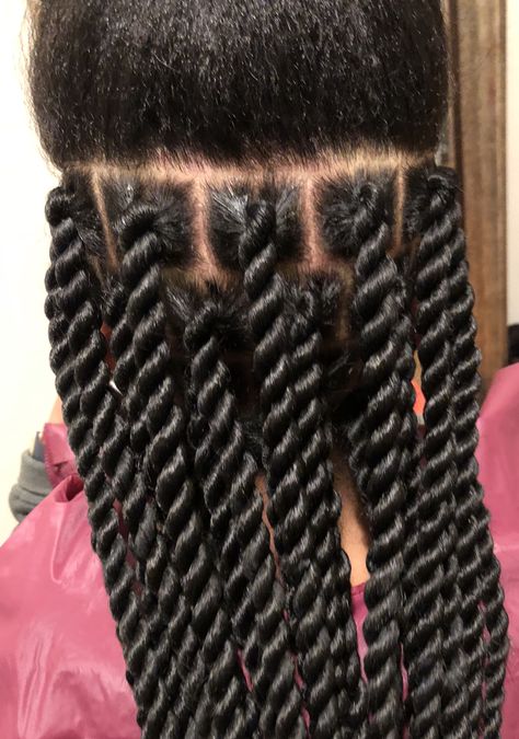 Senegalese twists invisible root method Havana Twist Braids, Women Cornrows, Senegalese Twist Hairstyles, Senegalese Twists, Havana Twist, Top Knots, African Hair Braiding Styles, Afrikaanse Mode, Fabulous Hair