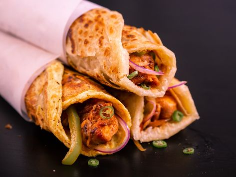 Calcutta Chicken Roll—detailed recipe with video | Bong Eats recipe Kathi Roll, Rolled Chicken Recipes, Chicken Egg Rolls, Chicken Roll, Healthy Family Dinners, Indian Chicken, Egg Roll Recipes, Recipe Indian, Chicken Rolls