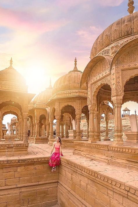 Jaisalmer Photography Travel, City Palace Jaipur, Traveling Nature, Jaipur Travel, Sarah Brown, College Photography, India Travel Places, Travel Photoshoot, Travel Pose