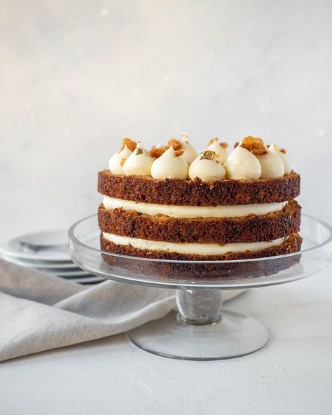 Catherine Zhang on Instagram: “Soft and fluffy carrot cake with a light cream cheese frosting 🥕 - This is the last carrot cake recipe you will ever need. The sponge is…” Light Cream Cheese Frosting, Cinnamon Pineapple, Catherine Zhang, Confectioners Sugar Icing, Carrot Cake Decoration, Easy Bakes, Pineapple Recipe, Layered Cakes, Carrot Spice Cake