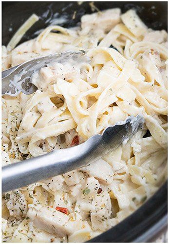 Quick and easy slow cooker recipes for dinner and lunch. Best Alfredo Recipe, Crock Pot Chicken Alfredo, Simple Chicken Alfredo Recipe, Crockpot Chicken Alfredo, Chicken Fettuccine Alfredo, Pastas Recipes, Chicken Fettuccine, Easy Slow Cooker Chicken, Chicken Alfredo Recipes