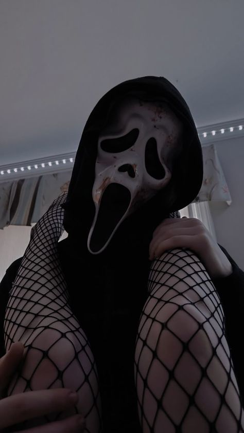 Ghost Face Mask Couple Pic, Ghostface Aesthetic Couple, Dark Couples Halloween Costumes, Ghost Face Picture Couple, Halloween Pictures With Boyfriend, Couple Goal Halloween, B D S M Aesthetic, Couple Buduior Photo Ideas, Unholy Couple Pictures