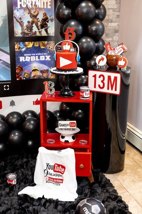 Youtube Party Ideas, 13 Birthday Party Ideas For Boys, Teen Boy Party Ideas, Youtube Birthday Party Ideas, Birthday Photoshoot Ideas Boys, Youtube Birthday, Youtube Party, Boys Birthday Party Decorations, 14th Birthday Cakes