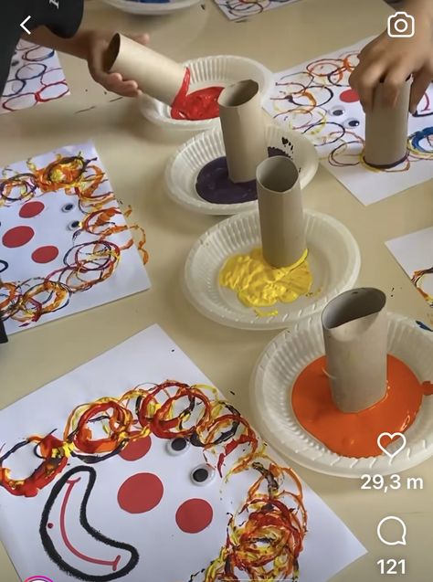 Reggio Emilia Art Projects, Decorate Book, Paper Roll Art, Physical Activities For Toddlers, Artistic Activities, Toilet Paper Roll Art, Reggio Emilia Approach, Preschool Fine Motor Activities, Homeschool Preschool Activities