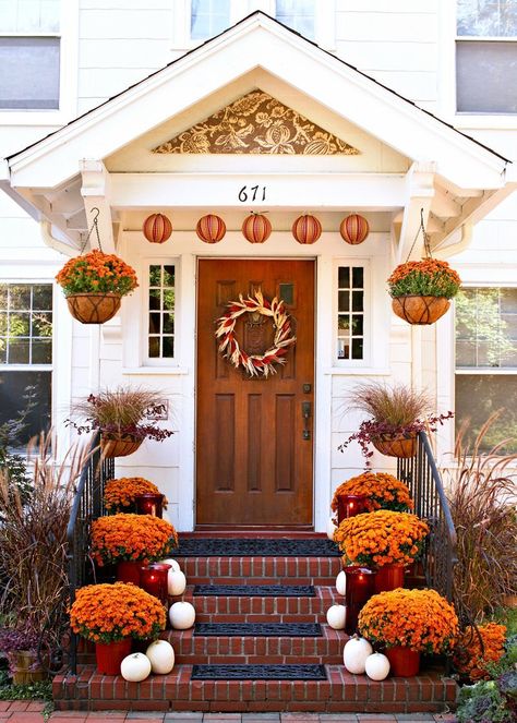 A fall garden favorite, bright and versatile mums flourish in cool temperatures and make great container plants. Hundreds of varieties mean gardeners can choose bloom time, flower shape and color. See our story for more fall decorating ideas using mums. Veranda Design, Fall Landscaping, Fall Front Porch Ideas, Outside Fall Decor, Fall Front Porch Decor, Fall Front Porch, Fall Outdoor Decor, House With Porch, Fall Decorations Porch