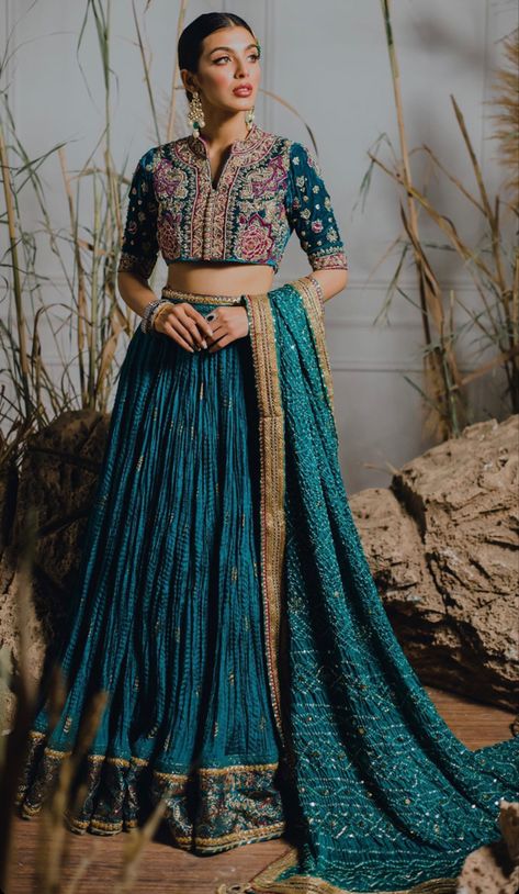 Lehenga Guest Indian Weddings, Lehenga Guest, Walima Lehnga, Lahenga Ideas, Mehndi Clothes, Lengha Wedding, Asian Wedding Dress Pakistani, Orange Lehenga, Shirt Design For Girls