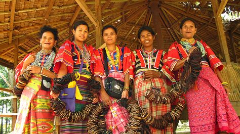 The Matigsalug tribe are from North Cotabato and Bukidnon. Bukidnon Tribe, Modern Filipiniana Dress, Victorian Vases, Filipino Clothing, Asian Continent, Filipiniana Dress, Philippines Culture, Davao City, Indigenous Tribes