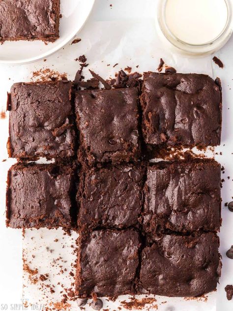 Calling all chocolate lovers! Carbquik brownies are an easy to make low-carb treat. You'll have warm, chocolatey brownies in minutes! Carbquick Brownies, Carbquick Cookie Recipes, Carbquick Dessert Recipes, Carbquik Cookies, Carbquik Recipes, Keto Board, Easy Frosting, Low Carb Brownies, Chocolate Frosting Recipes