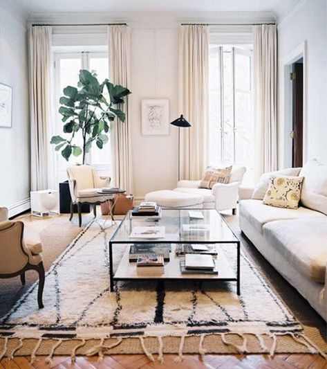 Feminine Living Room, Houses Architecture, Design Salon, Layered Rugs, Decoration Inspiration, Style At Home, A Living Room, Ikea Hacks, Rug Living Room