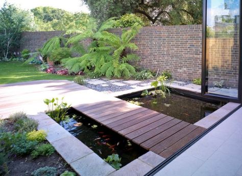 Natural Inspiration: Koi Pond Design Ideas For A Rich And Tranquil Home Landscape! Modern Pond, Garden Bridge Design, Koi Pond Design, Taman Air, Relaxing Backyard, Garden Pond Design, Small Pond, Fountains Backyard, Pond Landscaping