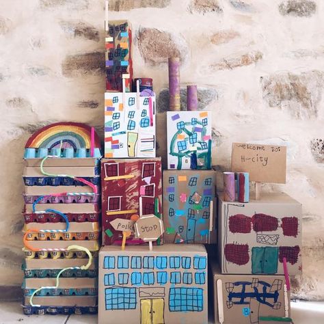 Recyclable Art, Box City, Collaboration Art, Big Cardboard Boxes, Recycled Artwork, Kids Craft Box, Cardboard City, Craft Project Ideas, Marker Crafts