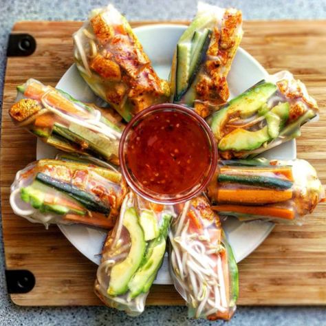 Friske forårsruller - nem opskrift på friske, vietnamesiske forårsruller - Mandekogebogen Sommer Mad, Easy Healthy Meal Prep, Low Fodmap Diet, Healthy Meal Prep, Healthy Snacks Recipes, Delicious Healthy Recipes, Cooking Kitchen, I Love Food, Easy Healthy Recipes