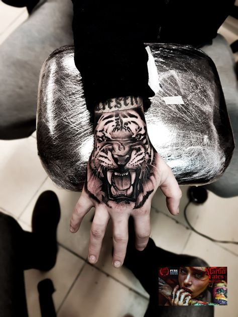 Panther Hand Tattoo Men, Tiger Hand Tattoo Men, Tiger Lion Tattoo, Tiger Tattoo Hand, Realism Hand Tattoo, Lion Tattoo Hand, Animal Hand Tattoo, Lion Hand Tattoo Men, Savage Tattoo