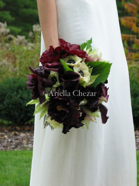 love ariella chezar's floral design Ariella Chezar, Purple Wedding Inspiration, Floral Arranging, Emerald Green Weddings, Wedding Reception Signs, White Anemone, Mother Of The Bride Gown, Purple Wedding Flowers, Emerald Wedding