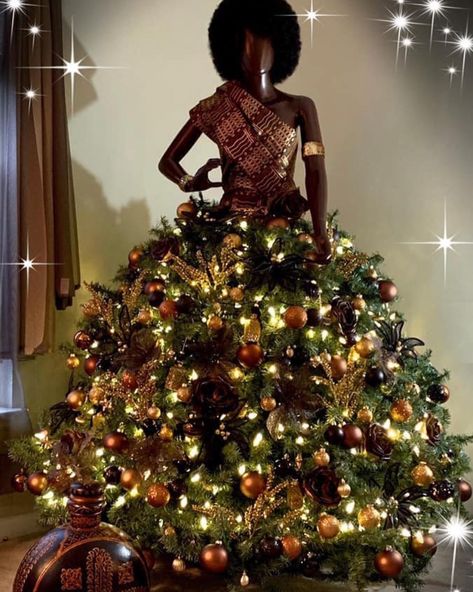 Diy Kwanzaa Decorations, Dress Form Christmas Tree, Mannequin Christmas Tree, African Christmas, Christmas Tree Dress, Tree Dress, Christmas Tree Tops, Cool Christmas Trees, Kwanzaa