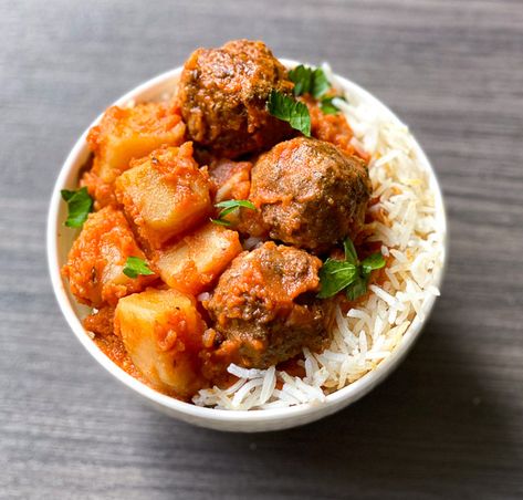 Middle East Meatballs, Meatballs Over Rice, Meatballs Over Rice Recipes, Middle Eastern Chicken And Rice, Middle Eastern Meatballs, Lamb And Rice Middle Eastern, Potato Sauce, Meatball Stew, Middle Eastern Dishes