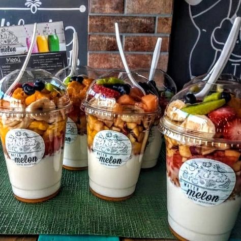 Coffee Shop Menu Ideas Food, Fruit Business Ideas, Smoothie Shop, Bistro Food, Catering Ideas Food, Makanan Diet, Cafe Menu, Salad Bar, Tutti Frutti