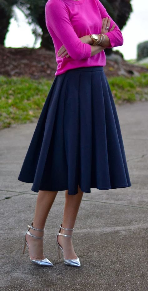 Hot pink and navy blue. Navy Skirt Outfit, Blue Skirt Outfits, Light Blue Skirts, Rose Jacket, Navy Blue Skirt, Navy Skirt, Looks Street Style, Blue Outfit, Cosplay Dress