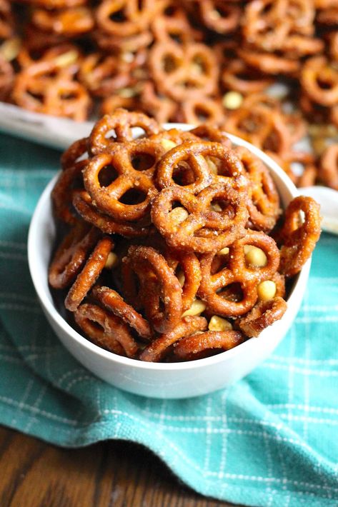 Carolina Spiced Pretzels | 12 Tomatoes Lake Snacks, Spicy Pretzels, Spiced Pretzels, Pretzel Mix, Pretzel Chips, Seasoned Pretzels, 12 Tomatoes Recipes, Popcorn Snacks, Pretzels Recipe