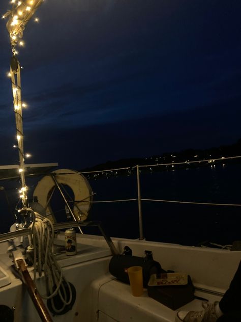 House Boat Aesthetic, Houseboat Aesthetic, Barco Aesthetic, Mun Aesthetic, Boat At Night, Boat Night, Boat Aesthetic, Hangout Ideas, Sky Gazing