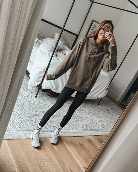 White Hoodie Outfit, Oversized White Hoodie, Aerie Clothing, Abercrombie Hoodie, On Cloudnova, Oversized Polo, Heart Fashion, Sugar Rush, Hoodie Outfit