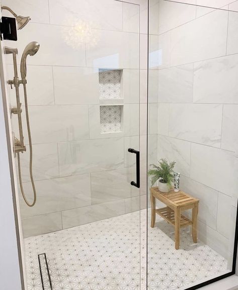 Simple Bathroom Designs, Bath Redo, Small Showers, Small Bathroom Makeover, Master Bath Ideas, Stunning Bathrooms, Bathroom Remodel Shower, Master Bath Remodel, Modern Shower