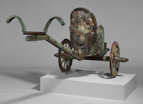 Roman Chariot, Dark Elves, Amenhotep Iii, Greek Architecture, Greek Heroes, Fantasy Heroes, Grece Antique, Roman History, Horse Drawn