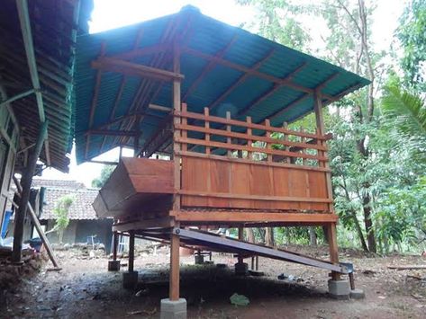 Goat Shed, Goat Pen, Small House Blueprints, Goat House, Goat Barn, Backyard Chicken Farming, Goat Farm, Man Sketch, Farm Projects