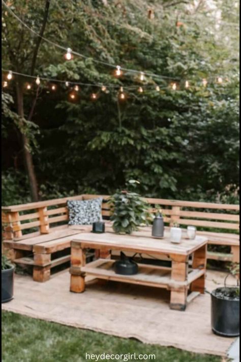 25 Easy & Cheap DIY Outdoor Decor Ideas - Hey Decor Girl [Latest Trending Decor Design Ideas] Diy Campground Ideas, Easy Outdoor Projects, Backyard Hacks, Diy Backyard Projects, Diy Yard Decor, Garden Diy Projects, Beautiful Environment, Outdoor Decor Ideas, Painted Terra Cotta Pots