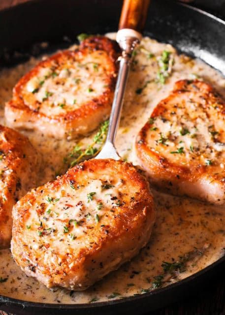 Creamy White Wine Sauce, Boneless Pork Chop Recipes, Won Ton, Easy Pork Chops, Easy Pork Chop Recipes, Chop Recipes, Creamy Garlic Sauce, Pork Dinner, Boneless Pork Chops