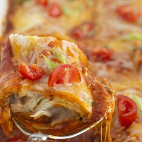 Quick and Easy Frozen Burrito Casserole - Practically Homemade Frozen Burrito Casserole, Cowboy Cornbread Casserole, Homemade Burritos, Practically Homemade, Frozen Burritos, Burrito Casserole, Chicken Fajita Casserole, Green Enchilada Sauce, Ground Beef Casserole