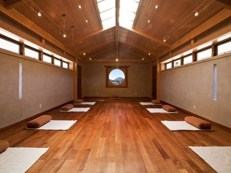 Yoga Studio Design Ideas, Yoga Studio Interior, Hot Yoga Studio, Meditation Studio, Yoga Studio Design, Meditation Corner, Meditation Rooms, Backyard Studio, Zen Space