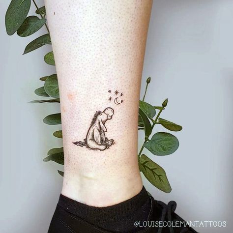 Top 100 Best Eeyore Tattoos For Women - Winnie The Pooh Design Ideas Tiny Tattoos Winnie The Pooh, Eeyore Sketch Tattoo, Winnie The Pooh Tattoo Matching, Walle And Eve Tattoos, Eeyore Painting, Eeyore Tattoo Simple, Winnie The Pooh Tattoo Ideas, Eeyore Tattoo, Winnie The Pooh Tattoo