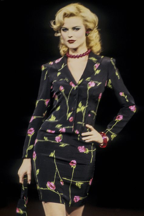 Betsey Johnson Runway, Eva Herzigova, Ellen Von Unwerth, Archive Fashion, Spring Couture, 1990s Fashion, Green Prom Dress, Victoria Secret Fashion, Herve Leger