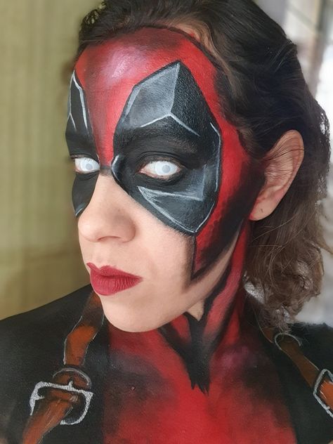 #makeup #deadpool #fantasia #superhéroe Deadpool Inspired Makeup, Deadpool Face Paint, Deadpool Makeup, Superhero Face Painting, Deadpool Face, Halloween Makeup Diy, Painting Kids, Dead Pool, Makeup Easy