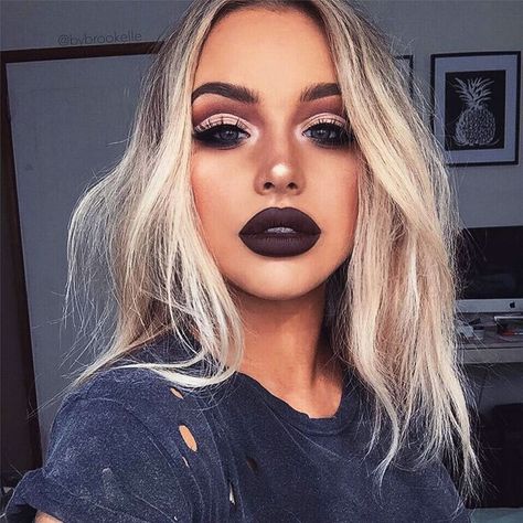 Gothic makeup, Summer Goth, Modern Alternative Style, NuGoth Summer, Bold makeup can add an alternative flair to your summer style. Fete Emo, Maquillage Yeux Cut Crease, Witch Makeup, Dark Lipstick, Black Lipstick, Beauty Make-up, Makijaż Smokey Eye, Lips Shades, Bold Makeup