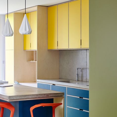 Seven examples of how you can use colour blocking in the kitchen Victorian Home Renovation, Green Kitchen Island, Yellow Cabinets, Kitchen Suite, Yellow Kitchen, Yellow Walls, Kitchen Units, Blue Kitchens, Apartment Kitchen