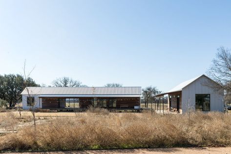 Ranch Home Interior Design, Dogtrot Cabin, Texas Cabin, Dog Trot House, Ranch Mansion, Cabins In Texas, Modern Ranch House, Hill Country Homes, Texas Monthly