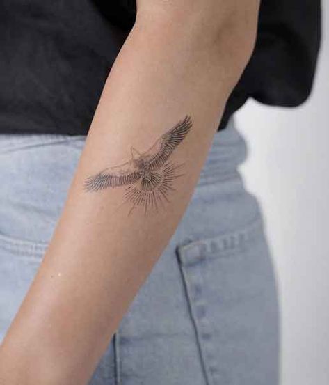 Bold & Striking - Eagle Tattoo Ideas For 2022 - Tattoo Stylist Mini Eagle Tattoo For Women, Eagle Tattoo Aesthetic, Aesthetic Eagle Tattoo, Boho Eagle Tattoo, Eagle Tattoo Meaning, Eagle Leg Tattoo For Women, Eagle Arm Tattoo For Women, Bold Eagle Tattoo, Womens Eagle Tattoo