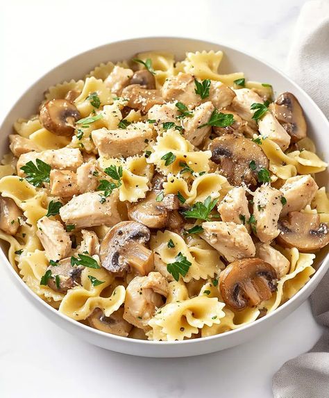 Mushroom Chicken Pasta Recipe - cookingwithsandra.com Chicken Mushroom Spinach Pasta, Chicken Mushroom Pasta Bake, Chicken Mushroom Spinach, Mushroom Spinach Pasta, Mushroom Pasta Bake, Alfredo Pasta Bake, Mushroom Alfredo, Chicken Mushroom Pasta, Pasta Spinach