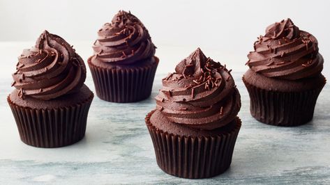 chocolate cupcakes with cream cheese frosting martha stewart Dark Chocolate Frosting, Chocolate Frosting Recipes, Ganache Recipe, Chocolate Sprinkles, Frosting Recipe, Chocolate Filling, Cake Lover, Chocolate Buttercream, Breakfast Muffins