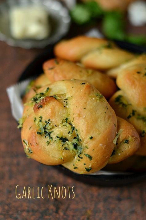 Eggless Appetizers, Garlic Breads, Garlic Butter For Bread, Garlic Twist, Garlic Knots Recipe, Garlic Rolls, Butter Roll, Garlic Cheese Bread, Garlic Knots