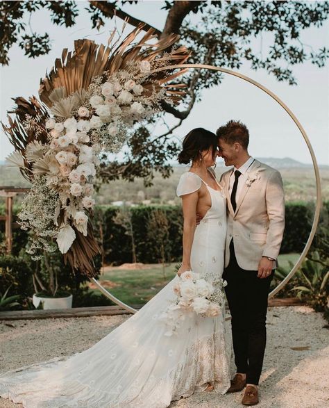 WILDERNESS FLOWERS on Instagram: “Alee & Andrew’s ceremony (and dress) goals 🙌🏻”