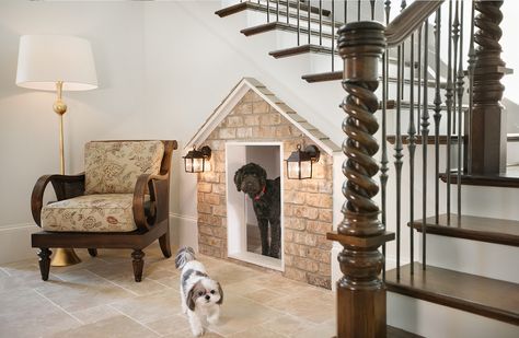 Built-In Doghouse under the Stairs Dog Under Stairs, Bed Under Stairs, Under Stairs Dog House, Dog Nook, Room Under Stairs, Dog Room Decor, Dog Bedroom, Indoor Dog House, Puppy Room