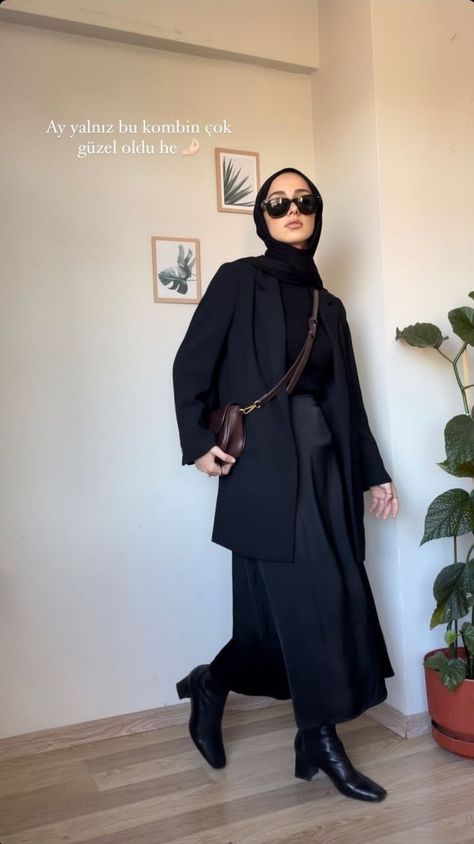 Edgy Hijab Outfits, Stylish Outfits Casual, Black Hijab, Estilo Hijab, Black Knit Top, Fashion Top Outfits, Hijabi Outfits Casual, Muslim Fashion Dress, Hijabi Outfits