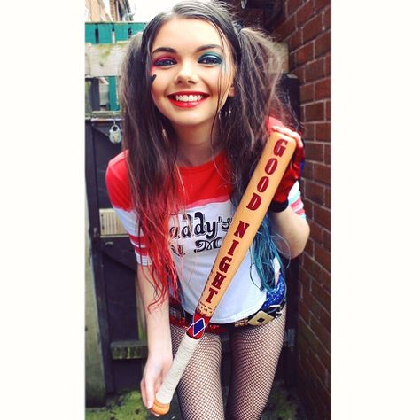 in love with this cosplay ! Got to love a brunette Harley Quinn <3 Harley Quinn Hair, Hottest Halloween Costumes, Female Cosplay Ideas, Harley Quinn Halloween Costume, Harley Quinn Halloween, Cute Brunette, Harley Quinn Costume, Epic Cosplay, Harley Quinn Cosplay